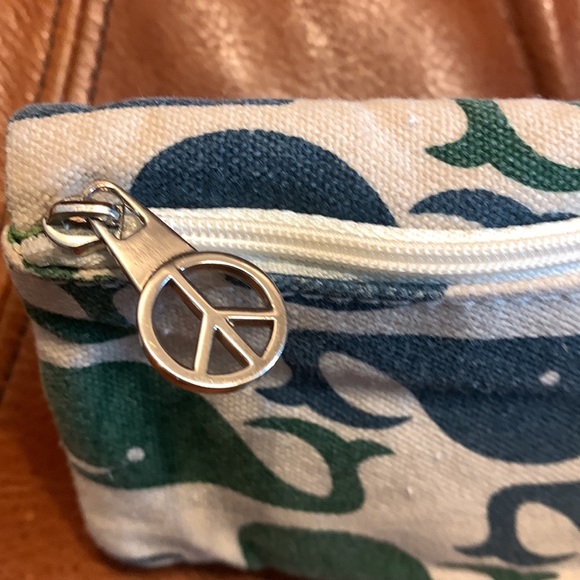 Bungalow 360 whale print trifold wallet - Picture 7 of 8